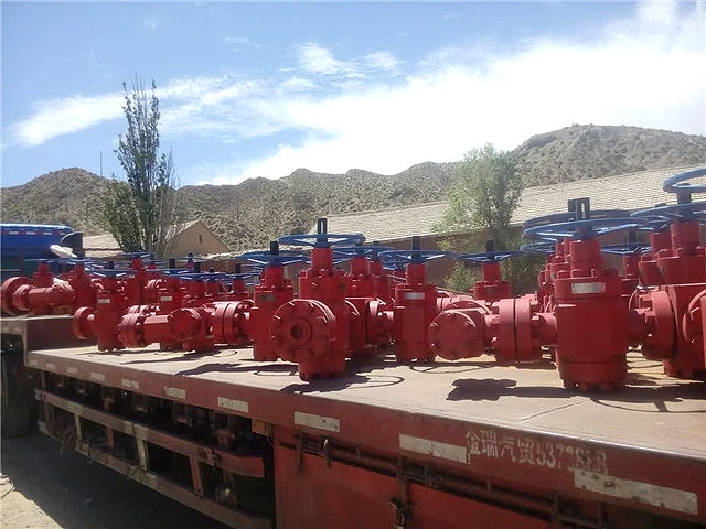 玉門(mén)油田送貨現(xiàn)場(chǎng) 玉門(mén)油田送貨現(xiàn)場(chǎng)